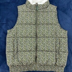 Universal Thread Green Floral Puffer Vest